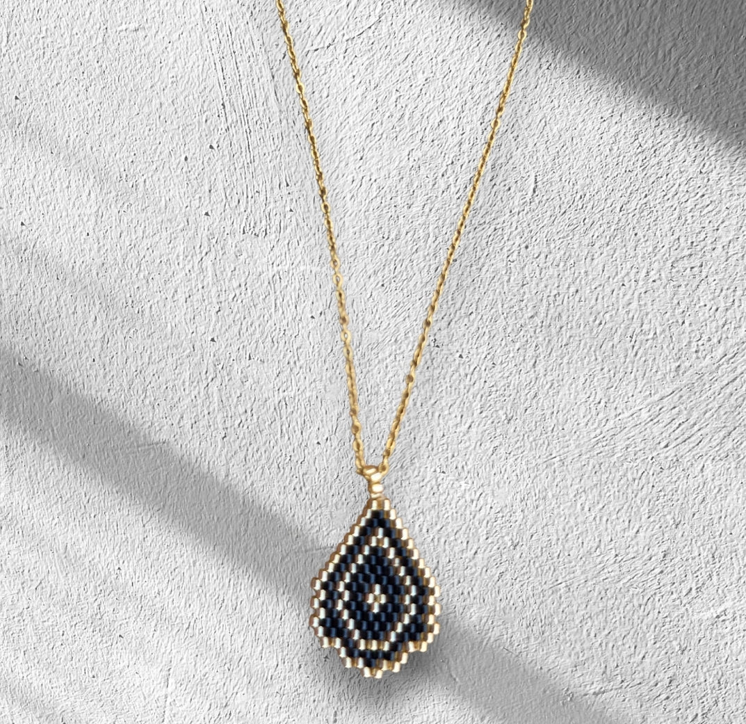 Κολιέ με φτιαγμένο από χάντρες από ανοξείδωτο ατσάλι σε χρώμα χρυσό μαύρο SSN74b