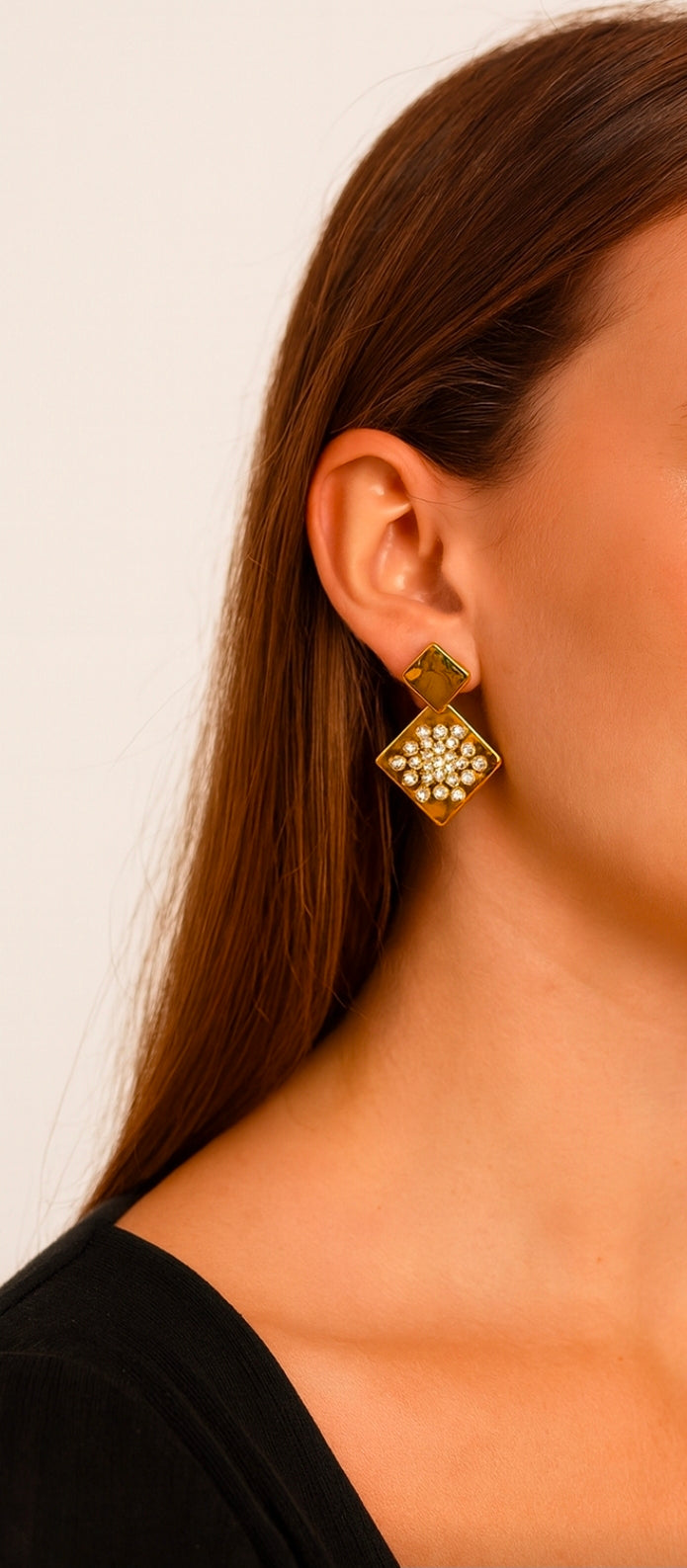 Ατσάλινα σκουλαρίκια σε χρώμα χρυσό με πέρλες SSE38