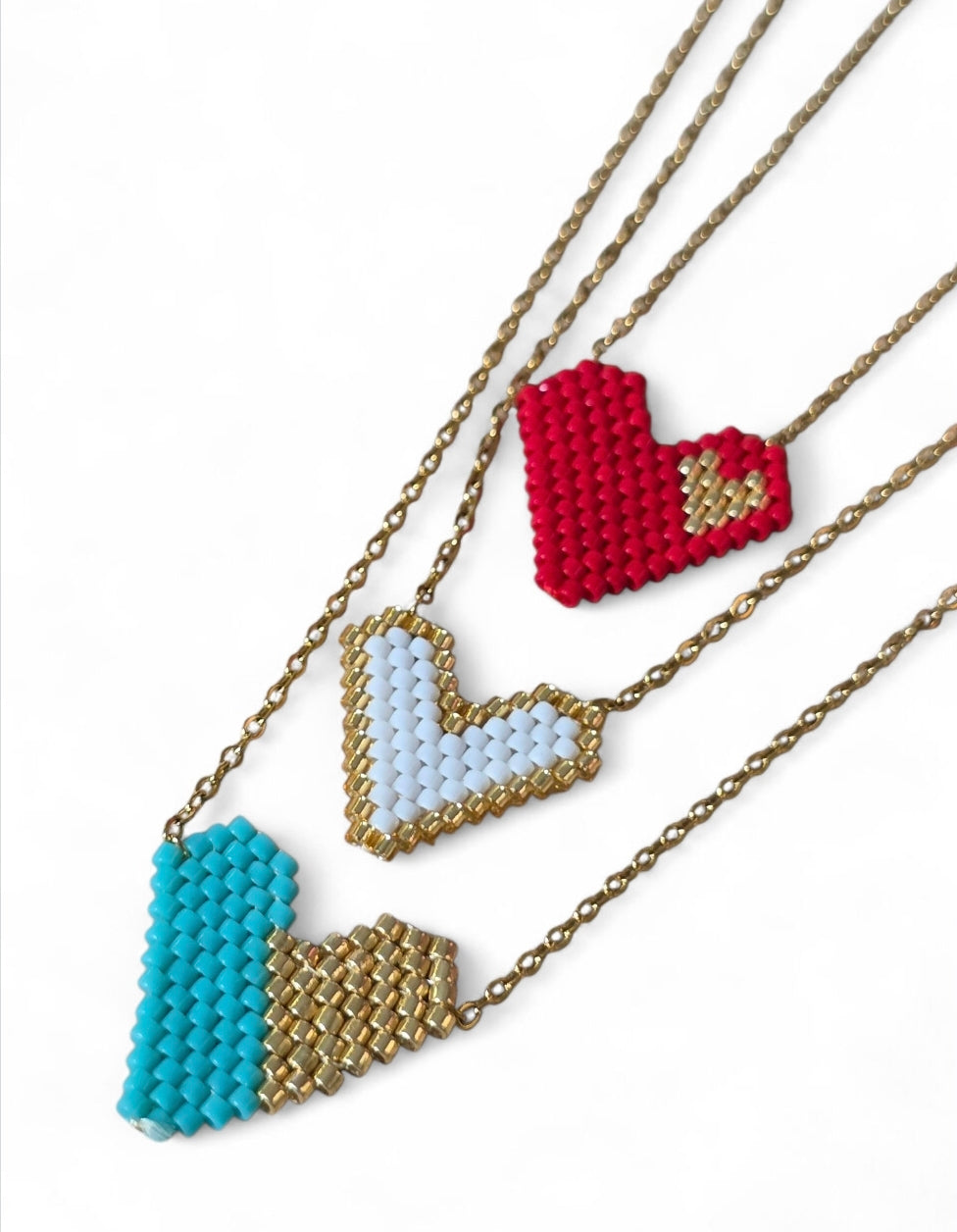 Κολιέ καρδιά φτιαγμένη από χάντρες και ανοξείδωτο ατσάλι σε χρώμα γαλάζιο χρυσό SSN81b