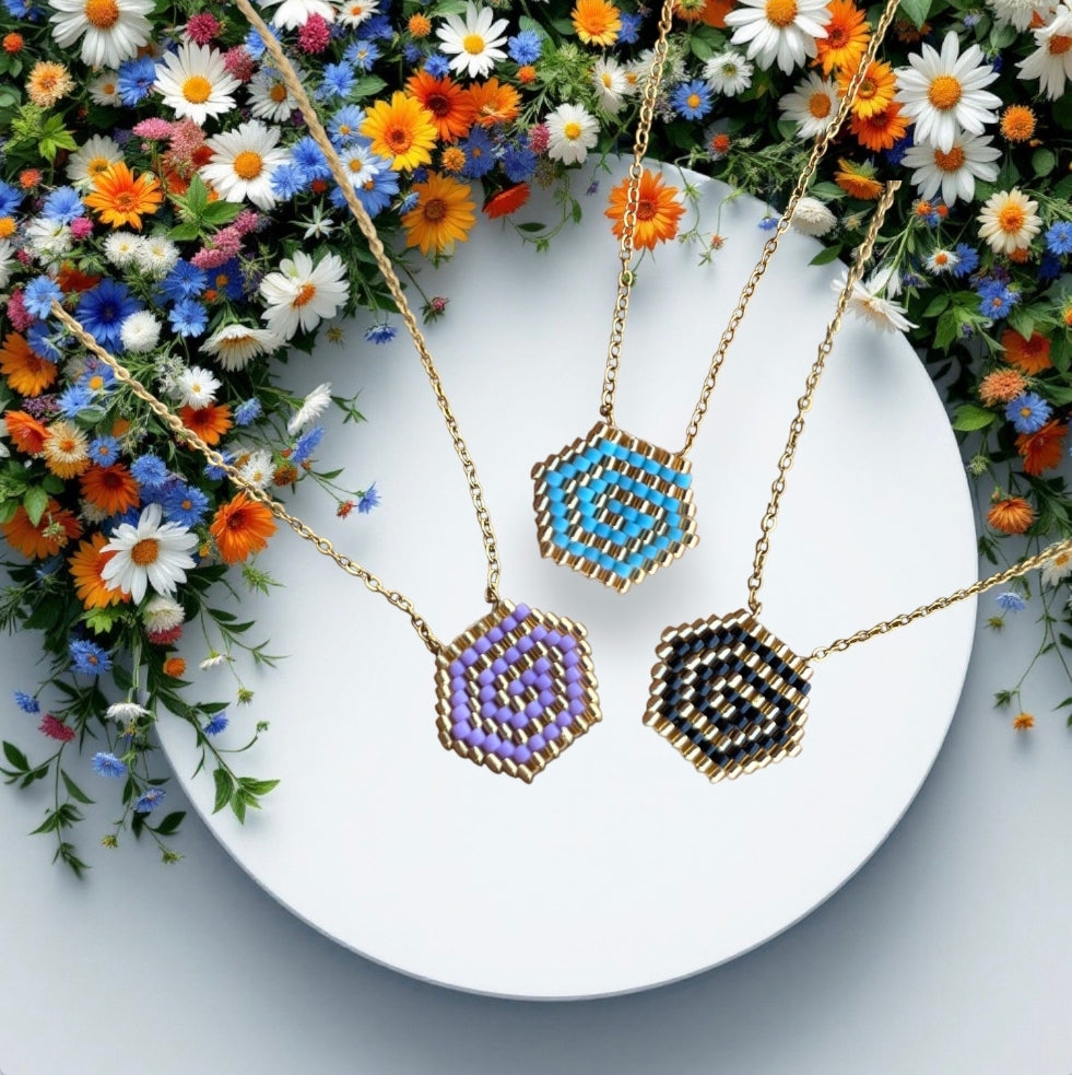 Κολιέ φτιαγμένο από χάντρες και ανοξείδωτο ατσάλι σε χρώμα μαύρο χρυσό SSN84b