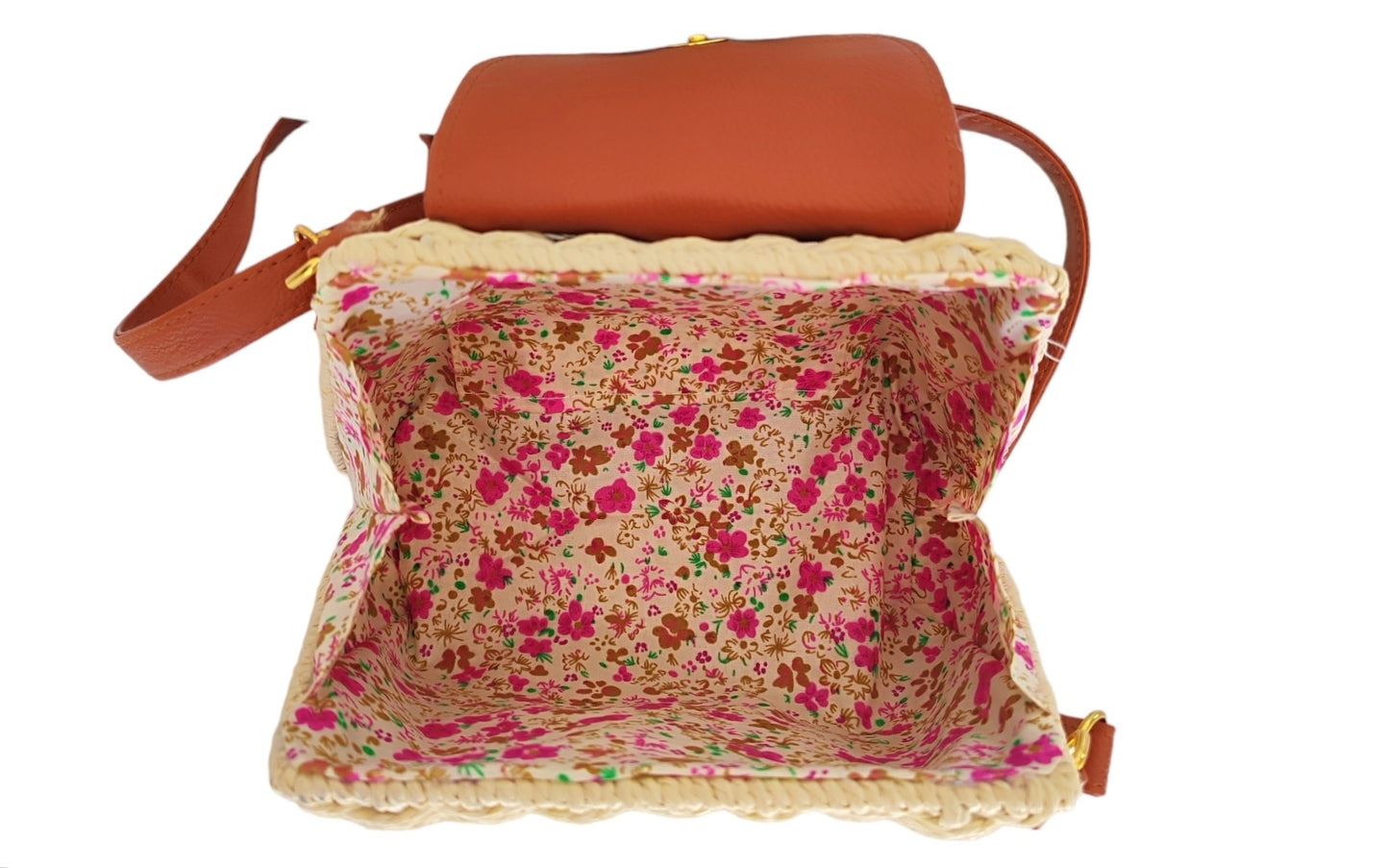 Γυναικεία οβάλ τσάντα ψάθινη με μακρύ λουράκι σε μπεζ χρώμα SSB12