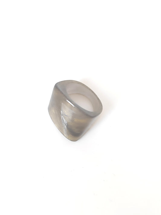 Δαχτυλίδι κοκάλινο σε χρώμα γκρί SSR38gr