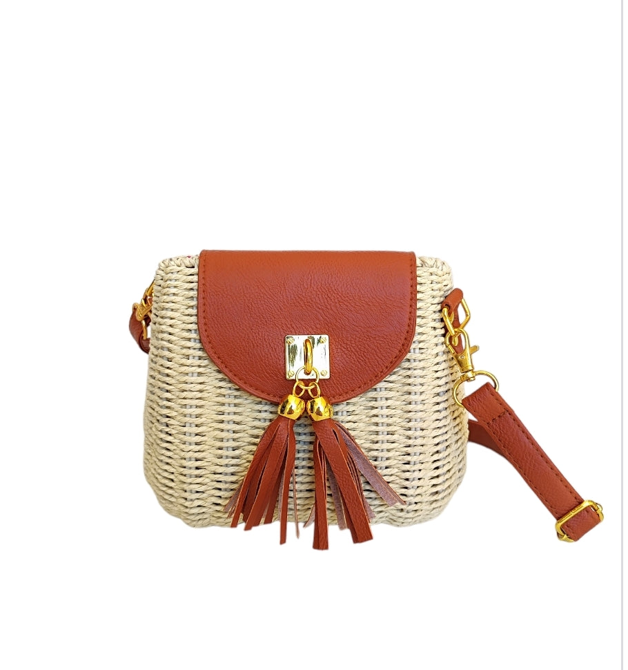 Γυναικεία οβάλ τσάντα ψάθινη με μακρύ λουράκι σε μπεζ χρώμα SSB12