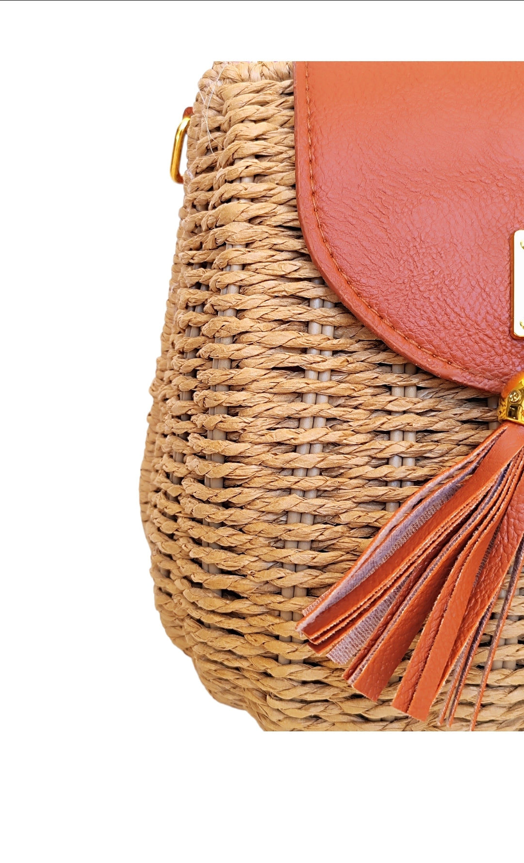 Γυναικεία οβάλ τσάντα ψάθινη με μακρύ λουράκι σε σκούρο μπεζ χρώμα SSB12b