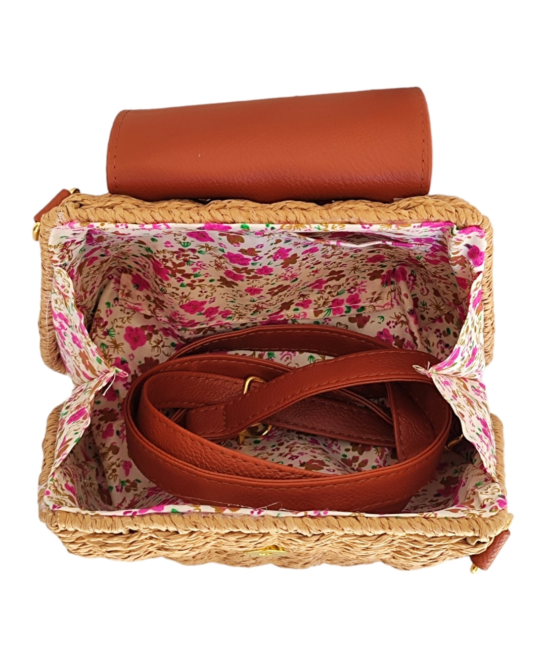 Γυναικεία οβάλ τσάντα ψάθινη με μακρύ λουράκι σε μπεζ χρώμα SSB12