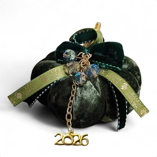 Χειροποίητο γούρι βελούδινη κολοκύθα σε πράσινο χρώμα  SSG25gr