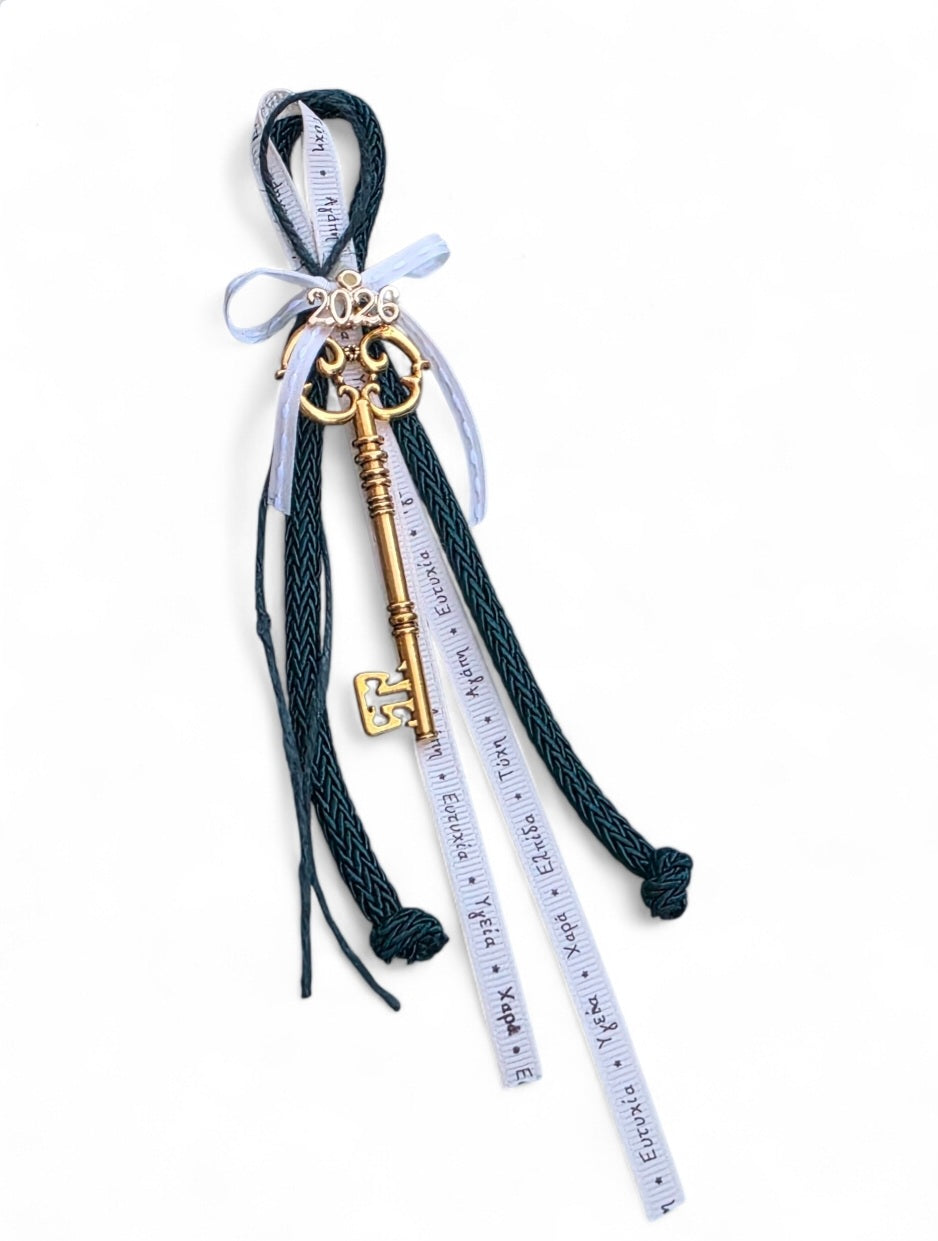 Χειροποίητο κρεμαστό γούρι κλειδί σε χρυσό χρώμα  SSG79