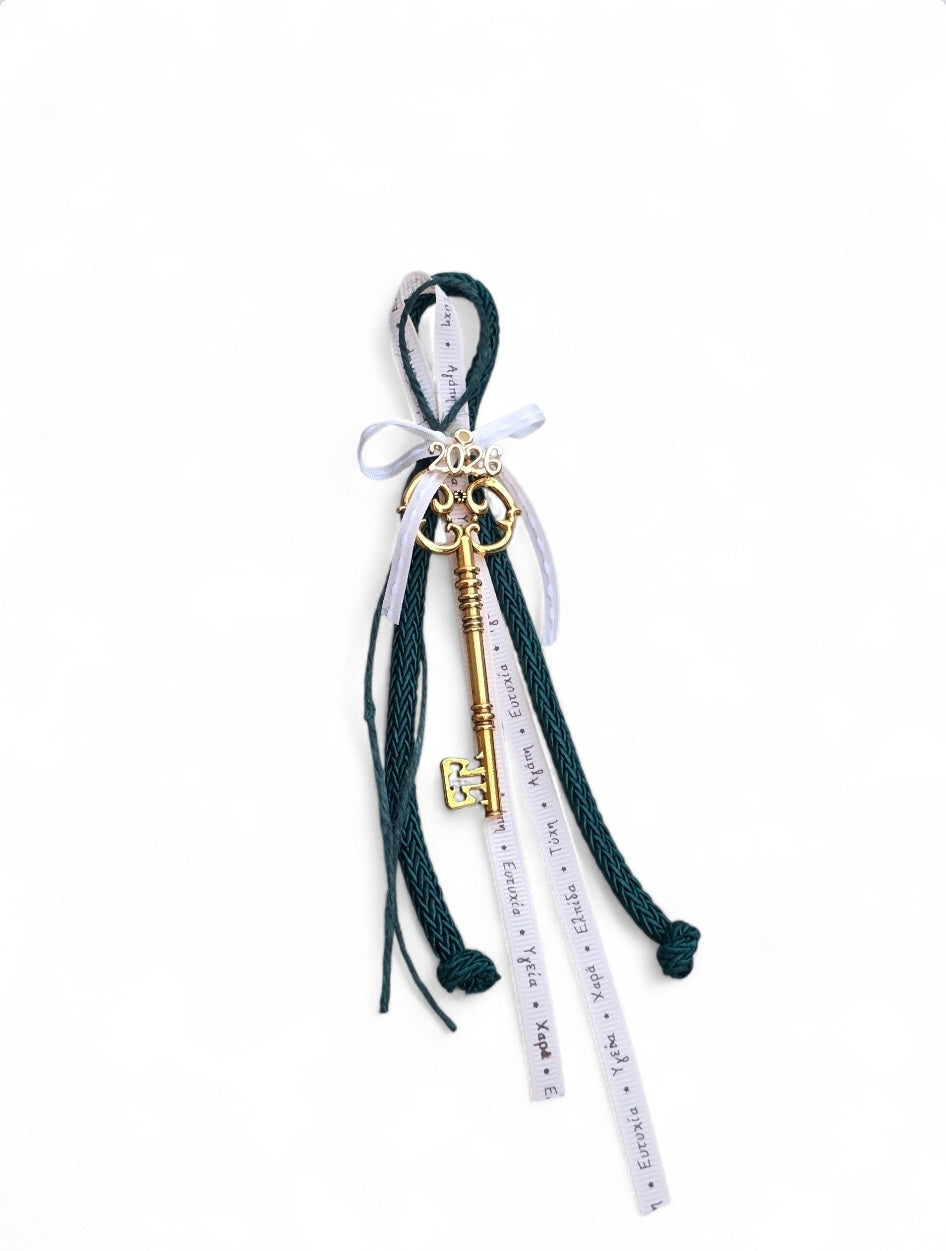 Χειροποίητο κρεμαστό γούρι κλειδί σε χρυσό χρώμα  SSG79