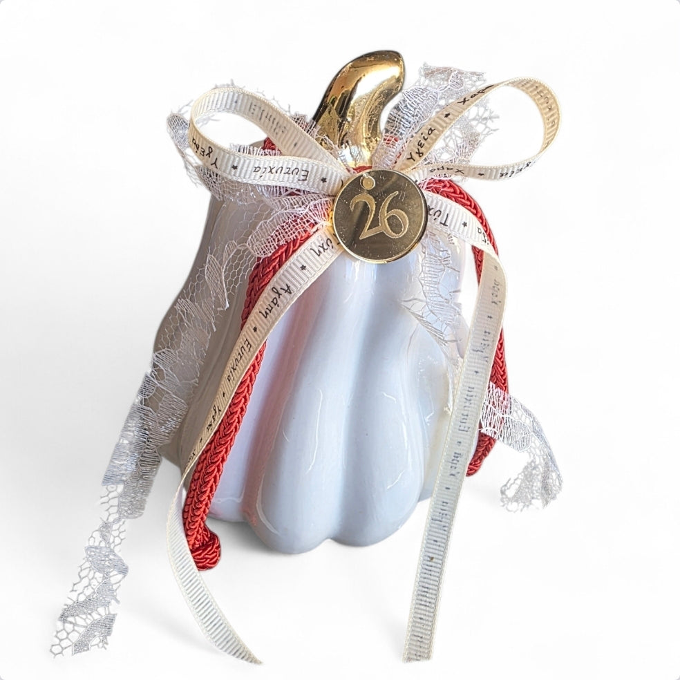 Χειροποίητο γούρι κολοκύθα σε αποχρώσεις του λευκού SSG09w