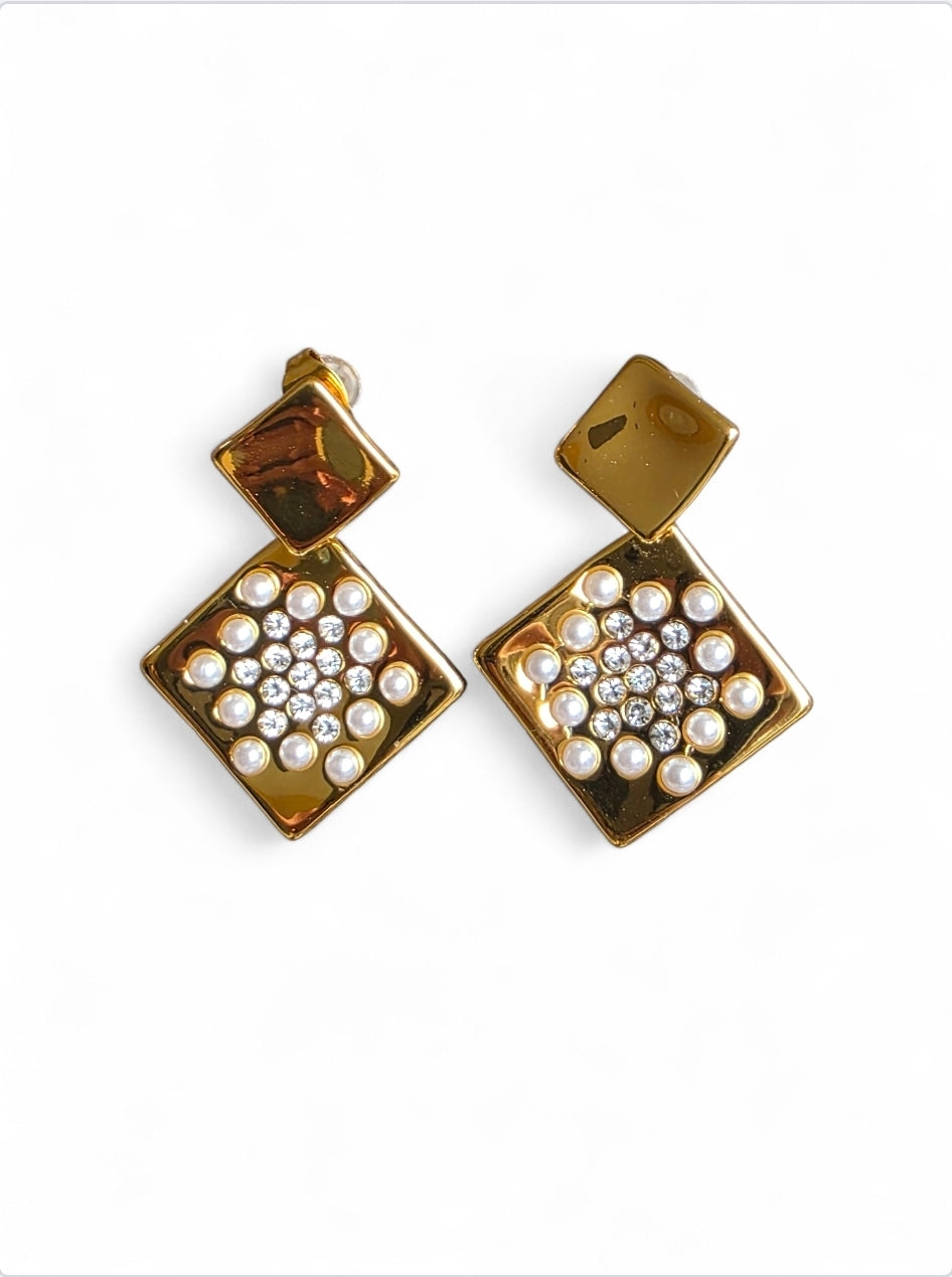 Ατσάλινα σκουλαρίκια σε χρώμα χρυσό με πέρλες SSE38