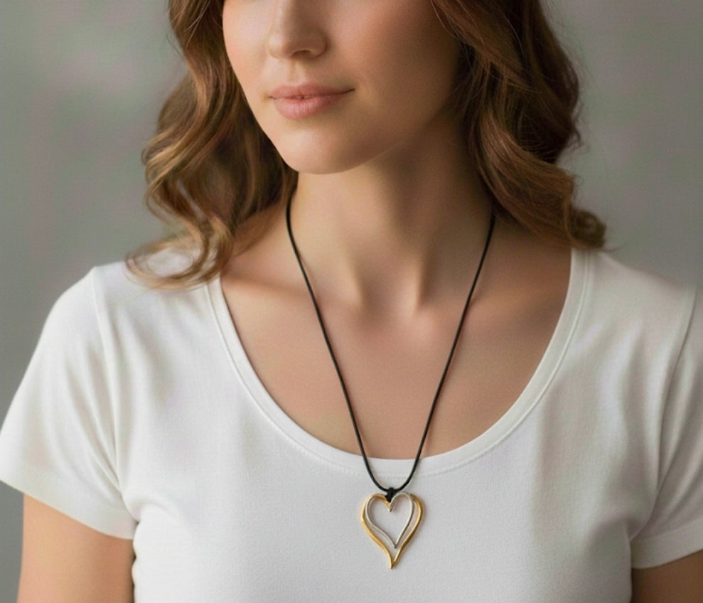 Κολιέ με μεγάλη καρδιά από ανοξείδωτο ατσάλι και δερμάτινο λουράκι SSV15